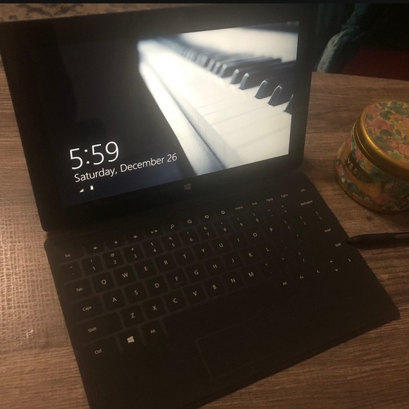 Microsoft Surface RT (32GB) - Picture 2 of 8